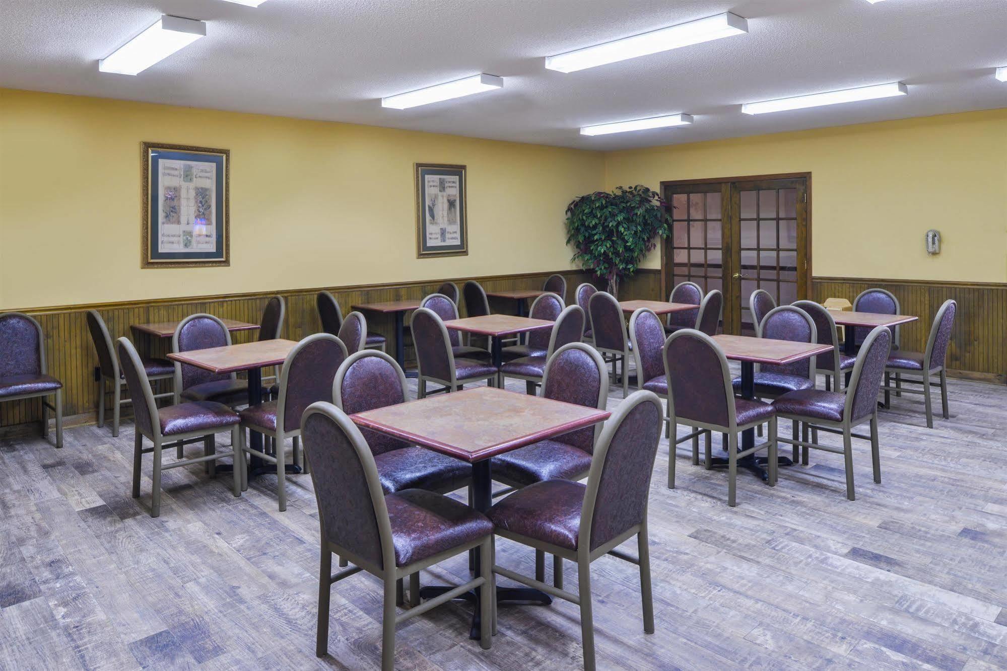 Americas Best Value Inn Wiggins Exterior foto